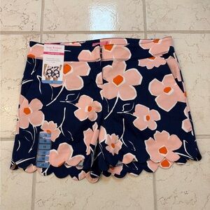 NWT Isaac Mizrahi Scalloped pattern Shorts Size 10